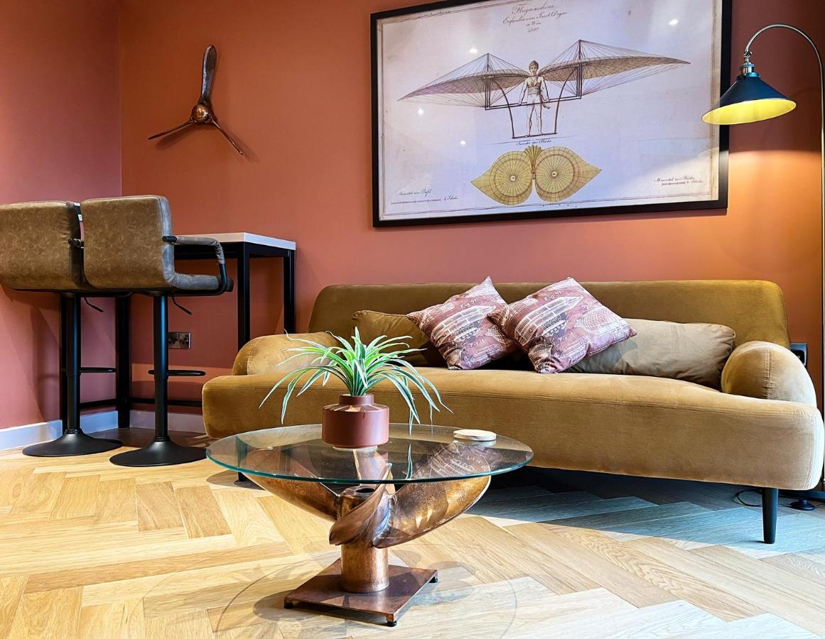The Aviator's Attic - Luxury Centre Retreat Apartment York