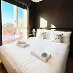 The Aviator\'S Attic - Luxury City Centre Retreat