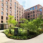 The Aviator\'S Attic - Luxury City Centre Retreat
