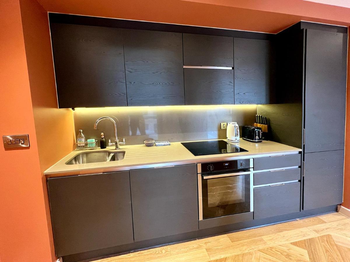 The Aviator's Attic - Luxury Centre Retreat Apartment *