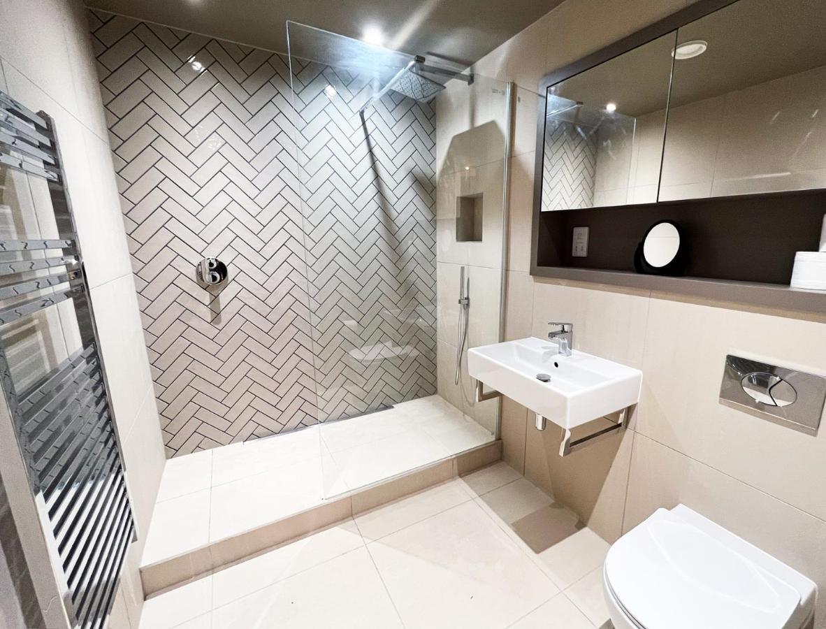 The Aviator's Attic - Luxury Centre Retreat Apartment *